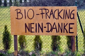 »Bio-Fracking Nein Danke«: Eins von zahllosen Protestplakaten zwischen Weißwasser und Görlitz
