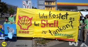Protestaktion gegen gefährliche Erdöl-Gewinnung