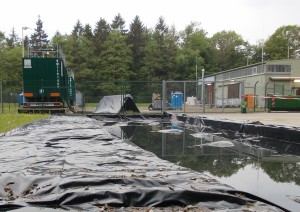 Verpressbohrung Wittorf Z1: Ausgelaufende Giftbrühe (Ende Mai 2013) verstärkt die Zweifel an der Zulässigkeit der Verpressung von Abwässern aus der Gasförderung.