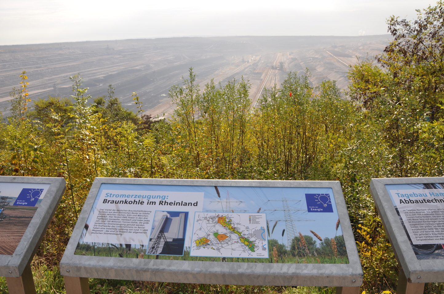 Nördliche Abbaukante der Grube Hambach: Die Bagger fressen sich weiter nach Süd-Osten voran, noch mehr wertvollster Wald soll weichen.